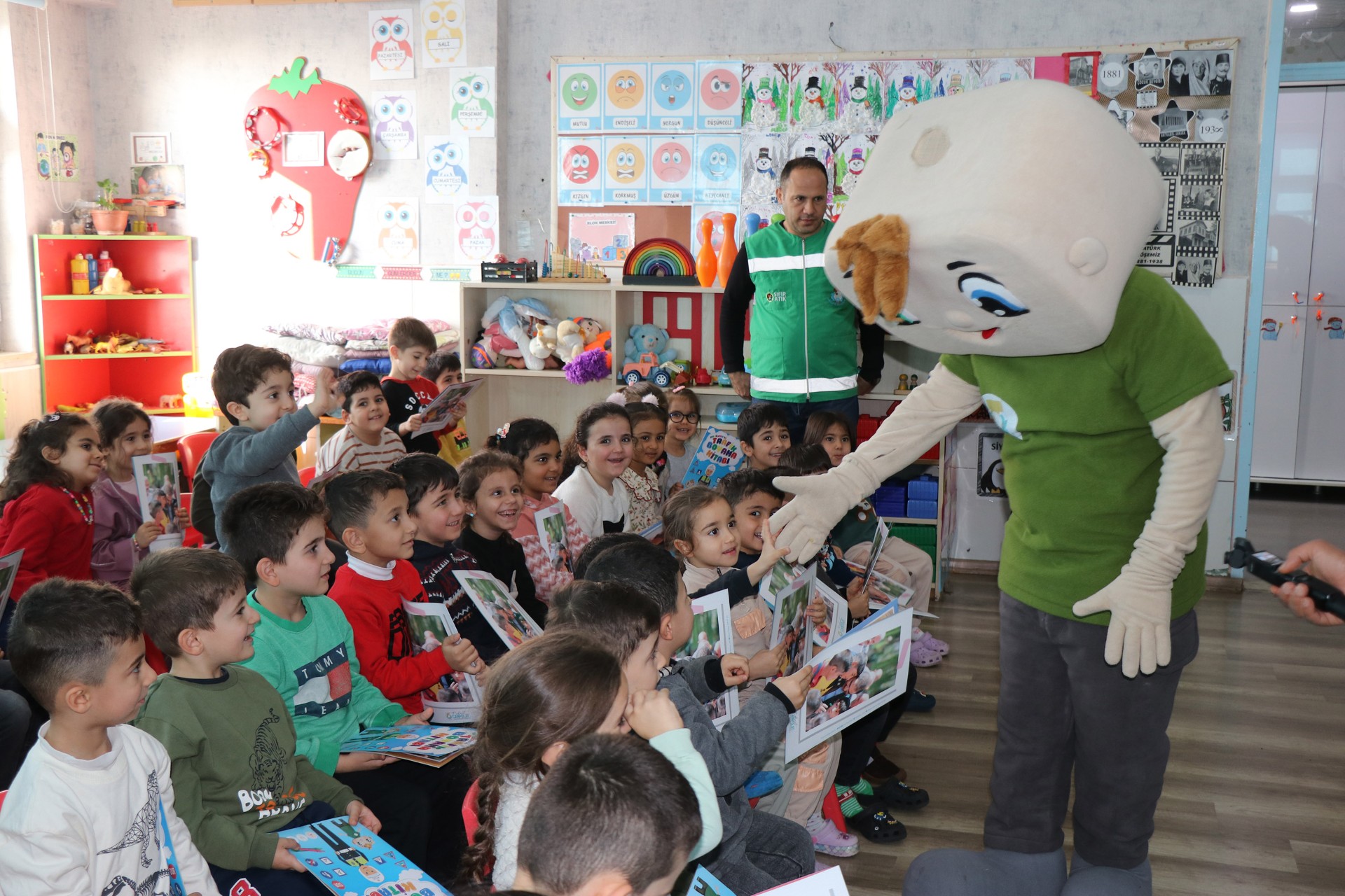 HALİLİYE BELEDİYESİ, OKULLARDA SIFIR ATIK SEFERBERLİĞİNİ