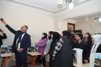 BAŞKAN KUŞ’TAN ÖĞRENCİLERE EĞİTİM SETİ