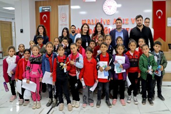 Çocuklar Hem Muayene Oldu Hem