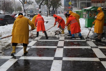 HALİLİYE BELEDİYESİ’NDEN KARLA MÜCADELEDE KESİNTİSİZ