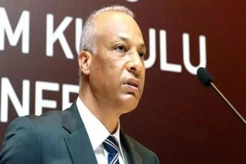 TOPRAK SAHADAN ÇİM SAHAYA, TATLI’NIN FUTBOL KARİYERİ VE HAKEMLİK