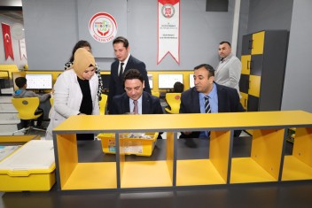 Şanlıurfa’da Bir İlk: Robotik Kodlama Atölyesine Kaymakam Şahin’den