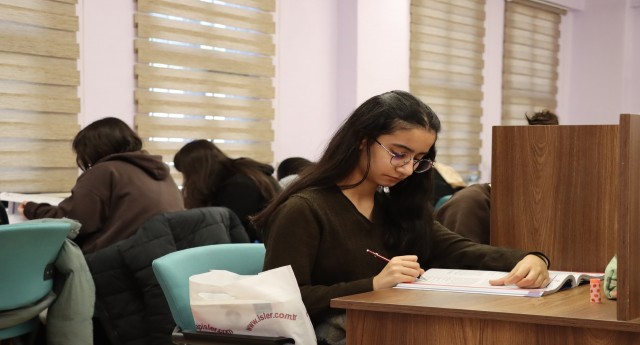 KARAKÖPRÜ BELEDİYESİ BİNLERCE ÖĞRENCİYE DERS İMKÂNI