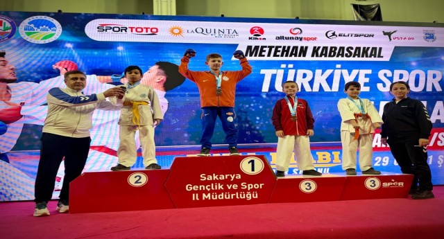 Eyyübiyeli Minik Karateci Türkiye İkincisi