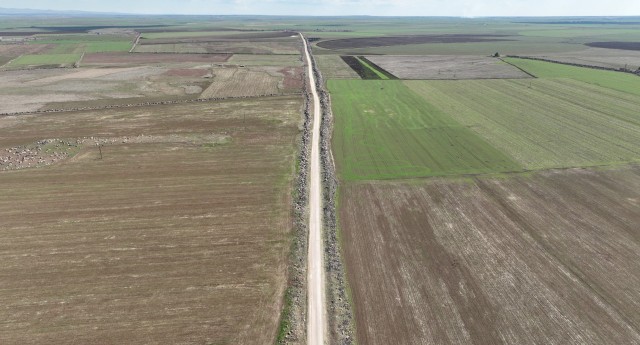 BÜYÜKŞEHİR BELEDİYESİ, SİVEREK KIRSALINDA YOL KONFORUNU